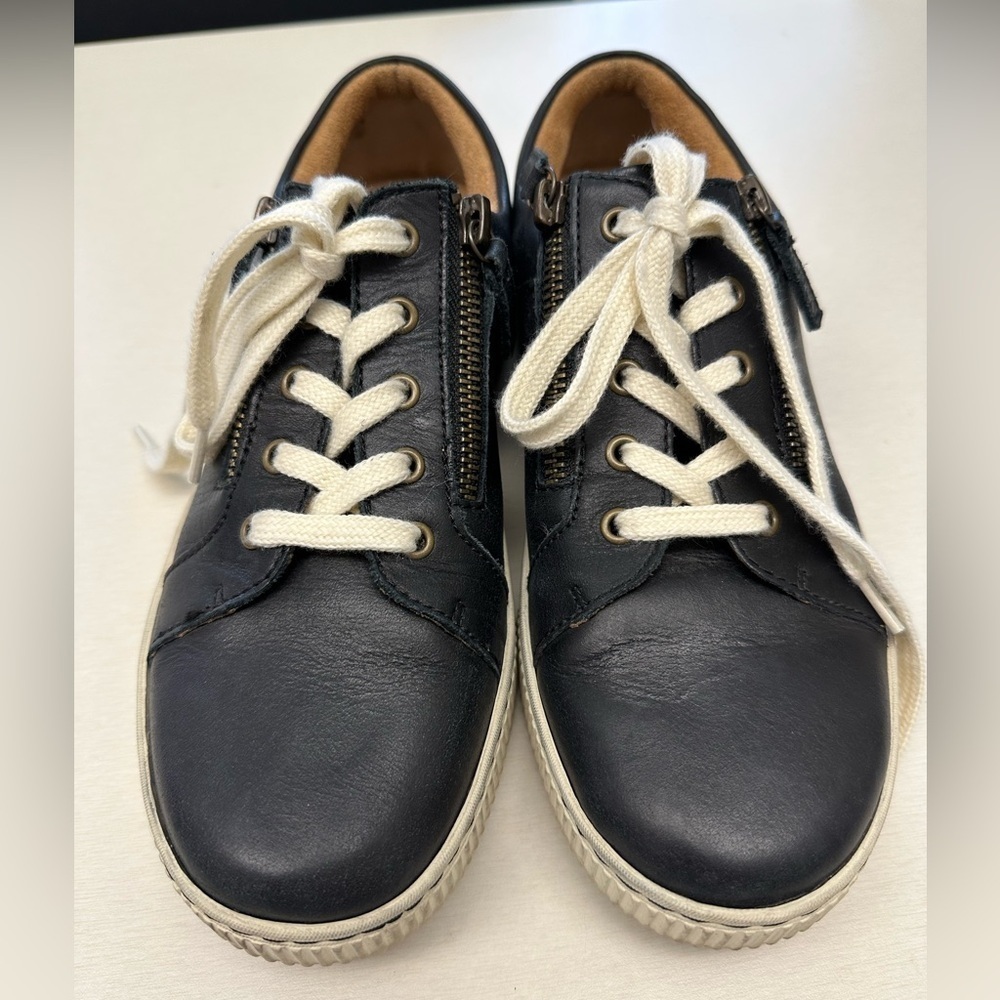 Born Paloma Leather Sneaker Women size 9 Black 2 Side Zippers